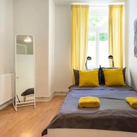 Cosy Two Br Self Checkin Street Parking *