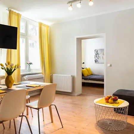 Cosy Two Br Self Checkin Street Parking *