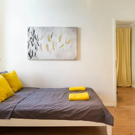 Cosy Two Br Self Checkin Street Parking Apartment