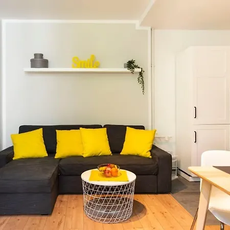 Cosy Two Br Self Checkin Street Parking Apartment Berlin