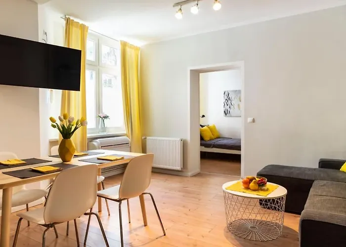 Cosy Two Br Self Checkin Street Parking *