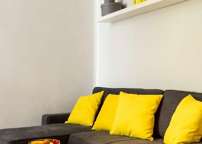 Cosy Two Br Self Checkin Street Parking Appartement