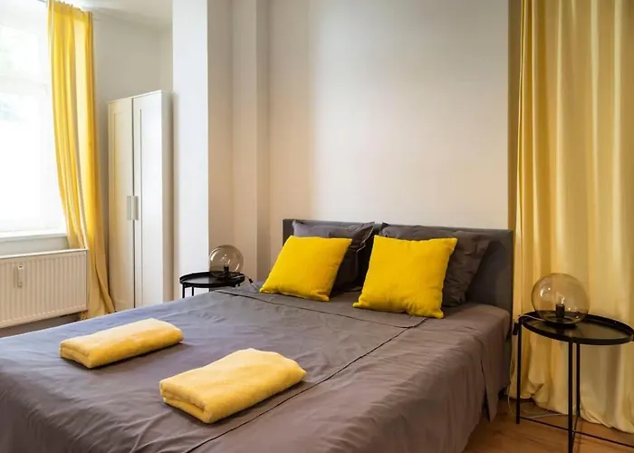 Cosy Two Br Self Checkin Street Parking Appartement