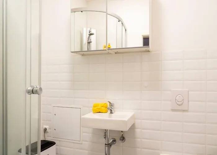 Cosy Two Br Self Checkin Street Parking *