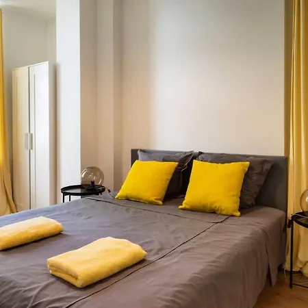 Cosy Two Br Self Checkin Street Parking Apartamento