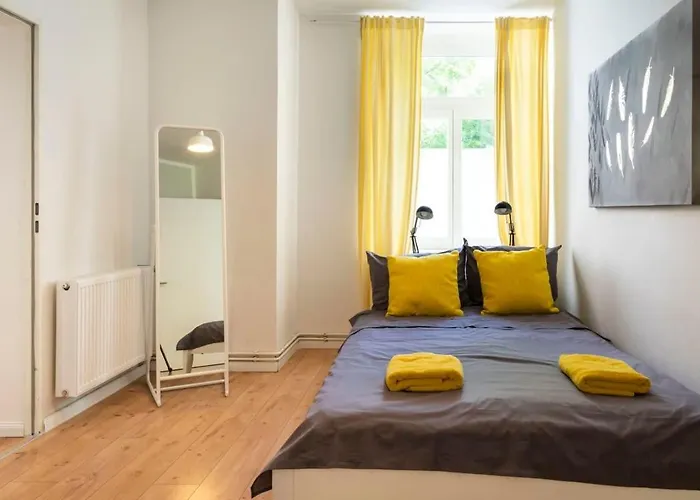 Cosy Two Br Self Checkin Street Parking *