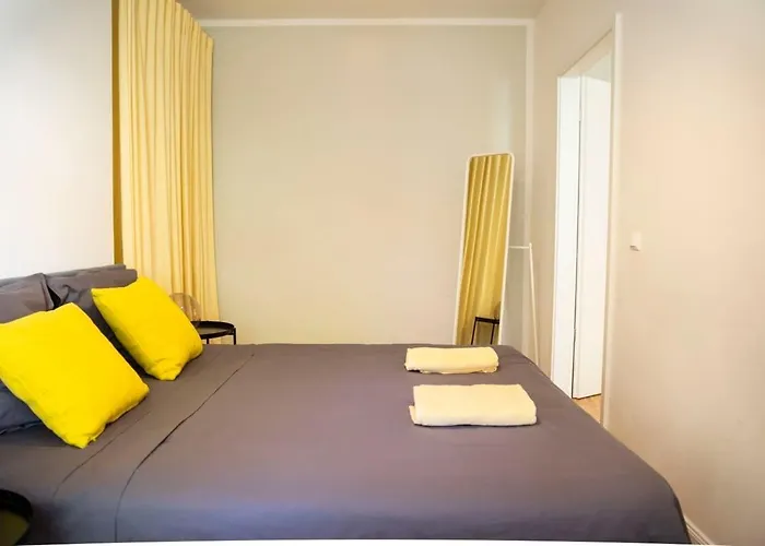 Cosy Two Br Self Checkin Street Parking Apartamento